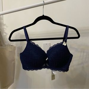 BNWT intimissimi lightly lined lace bra in dark blue (32E)